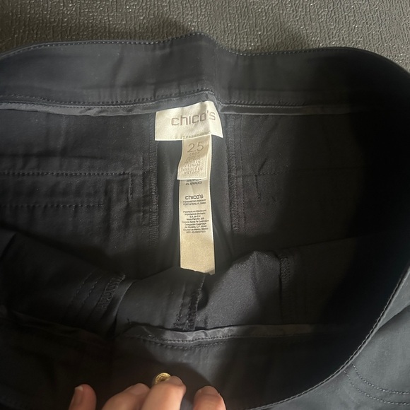 Chico's Black Cargo Pants size 2.5 - Picture 2 of 5